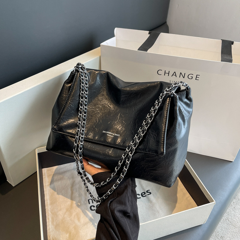 Luxury Bags Logo - Sac fourre-tout spacieux en cuir souple