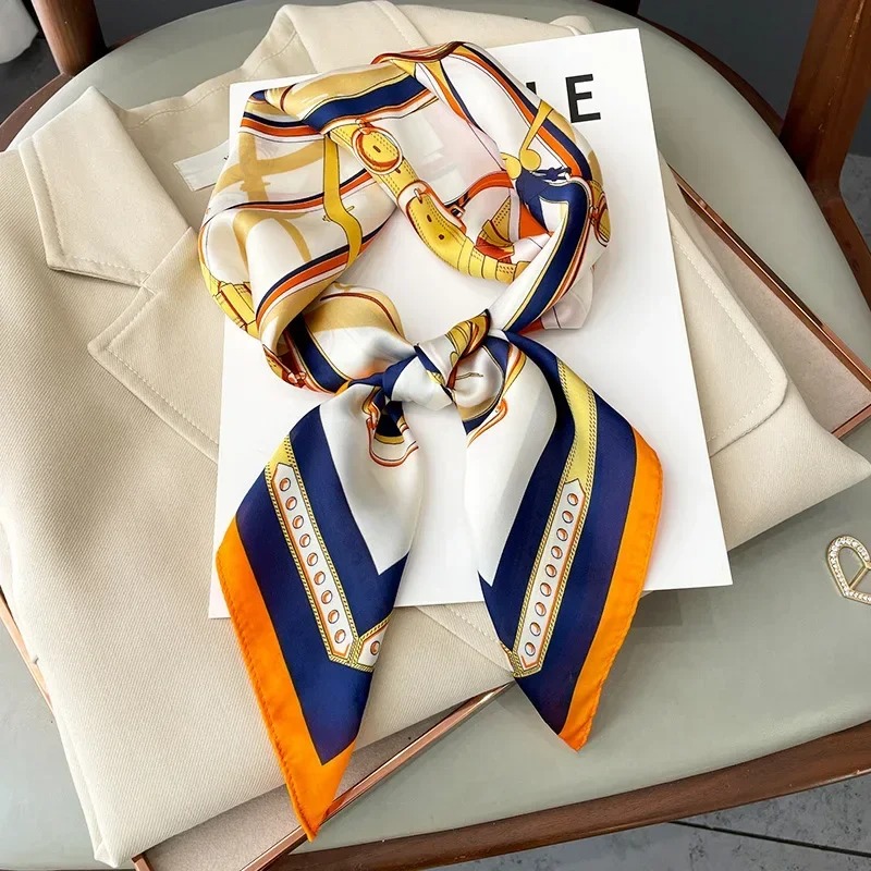 Foulard carré en soie de luxe  - Luxury Bags Made avis et prix
